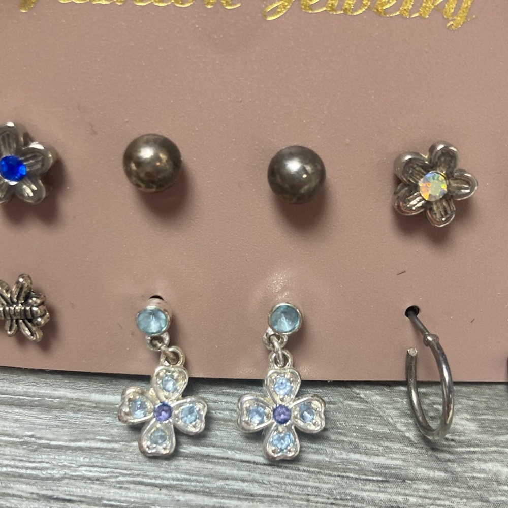 Assorted Earring Card - Picture 4 of 4